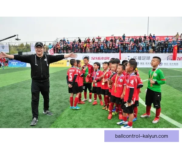 佩德里青训故事解读：其成长历程展示了足球人才培养的重要性与挑战。